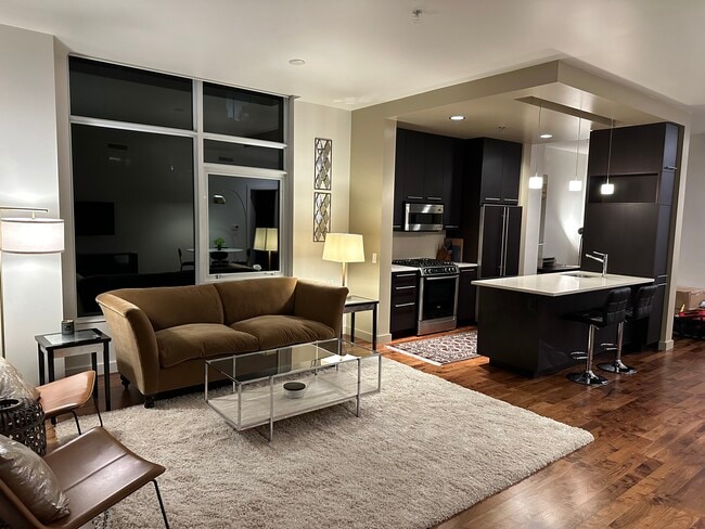 Building Photo - 949 NW Overton St