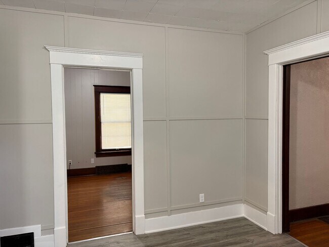 Building Photo - 3204 Holdrege St