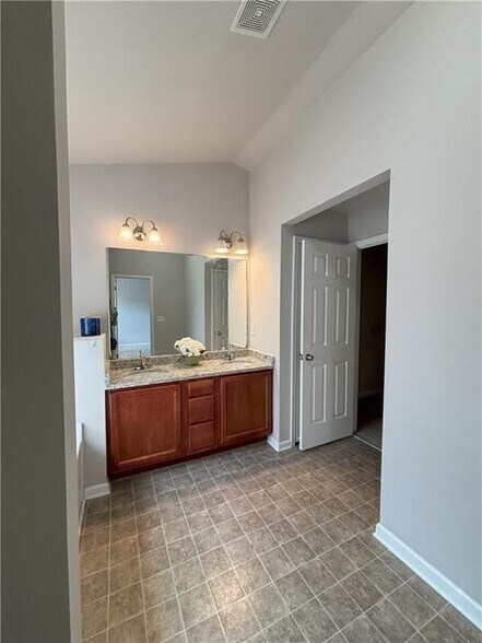 Building Photo - 5610 Sterling Ct