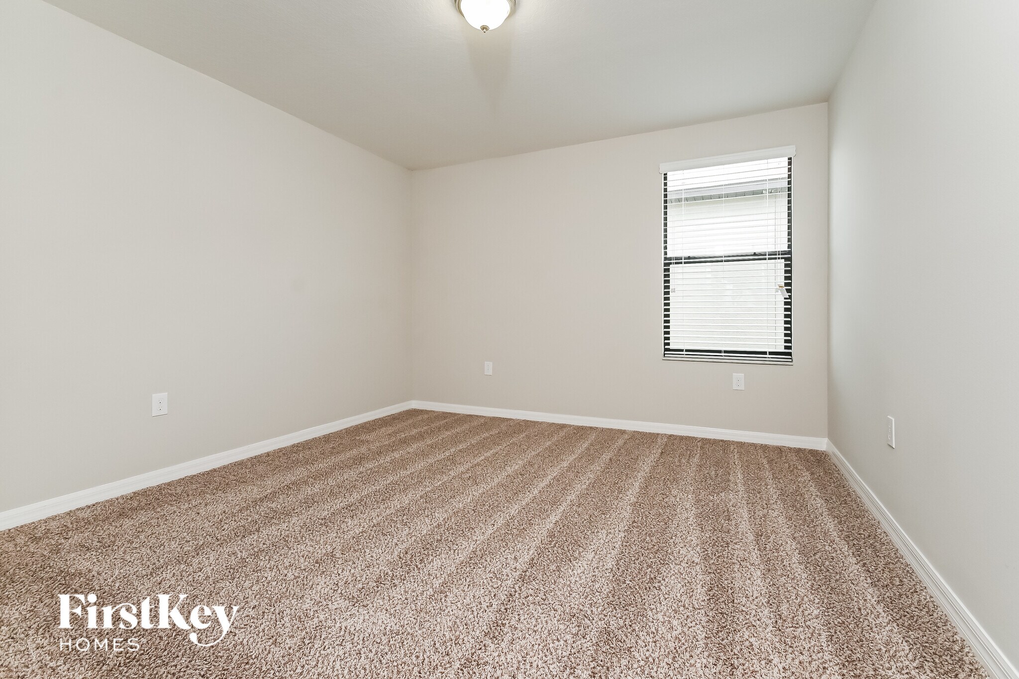 Building Photo - 14827 Crescent Rock Dr