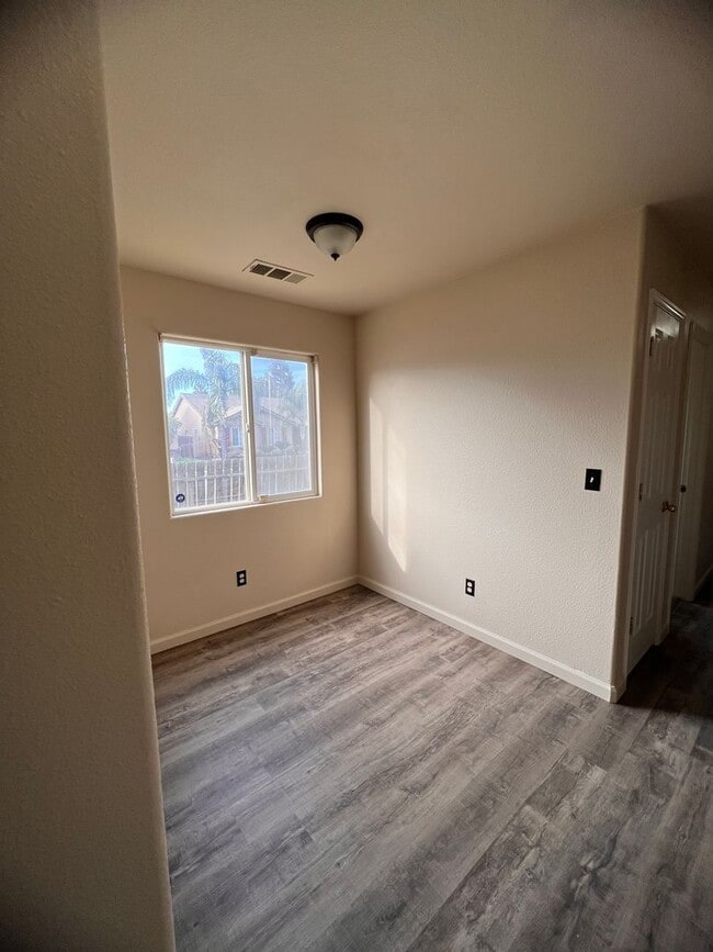 Building Photo - 1294 Dalton St