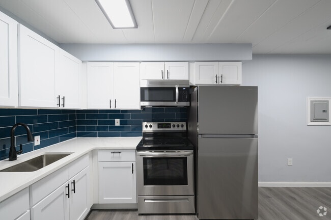 2BR, 1BA - Kitchen - Oxford Avenue Apartments