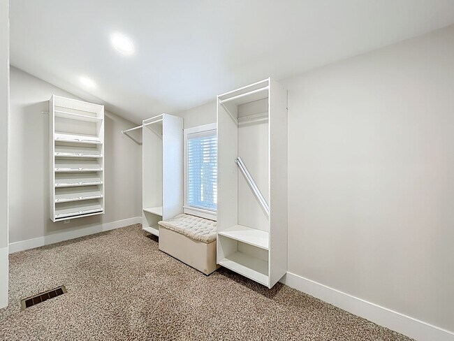 Building Photo - 389 S Central Ave