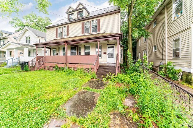 Building Photo - Beautifully Renovated Home in Prime Location