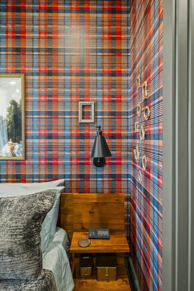 Building Photo - 245 Hermitage Ave