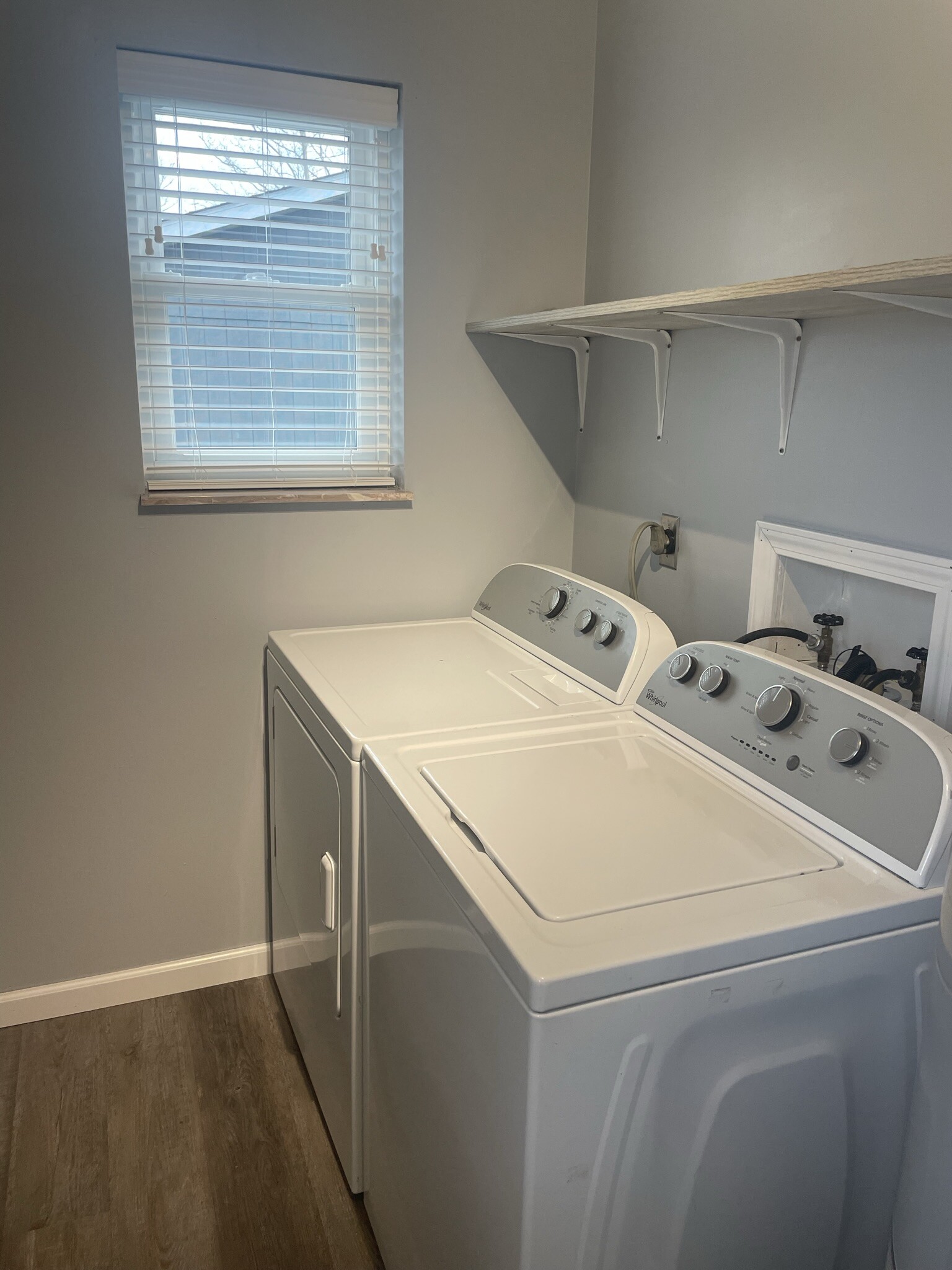 Building Photo - 1812 Briarwood Dr