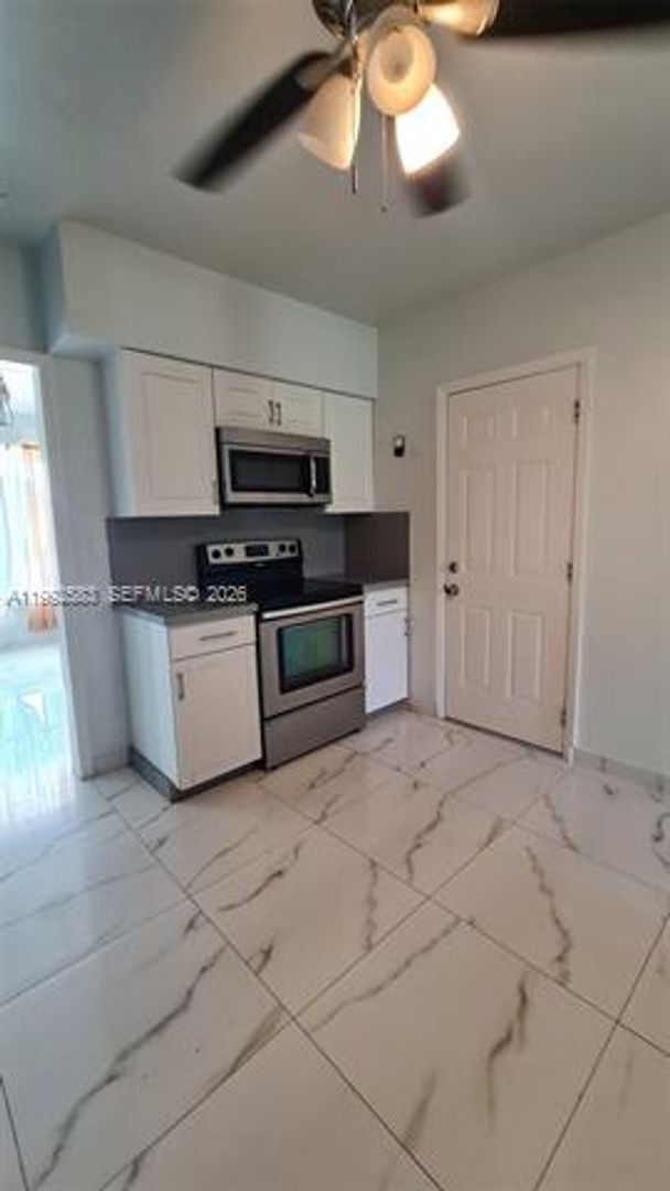 Building Photo - 6130 SW 64th Ave