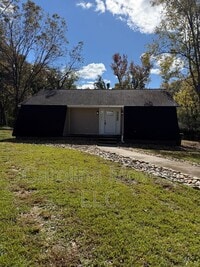Building Photo - 135 Regent St