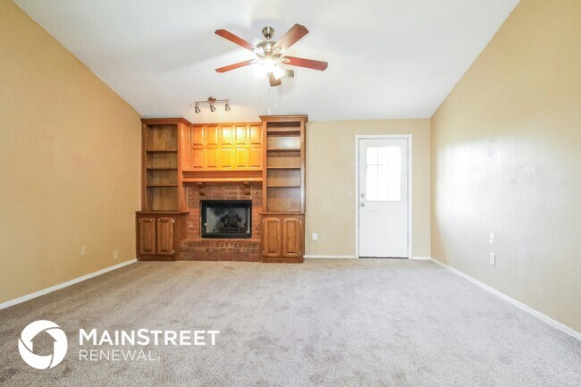 Building Photo - 417 Cypress Dr