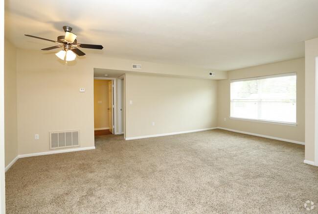 1BR, 1BA - 777sf Spruce- Living Area - Honeytree Apartments