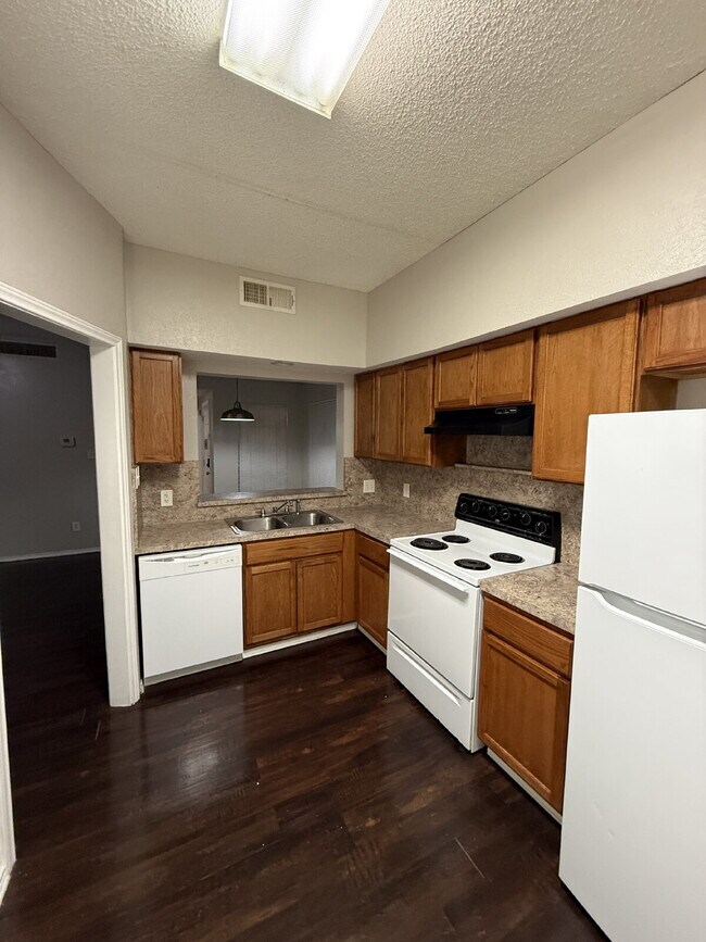 Building Photo - 9601 Forest