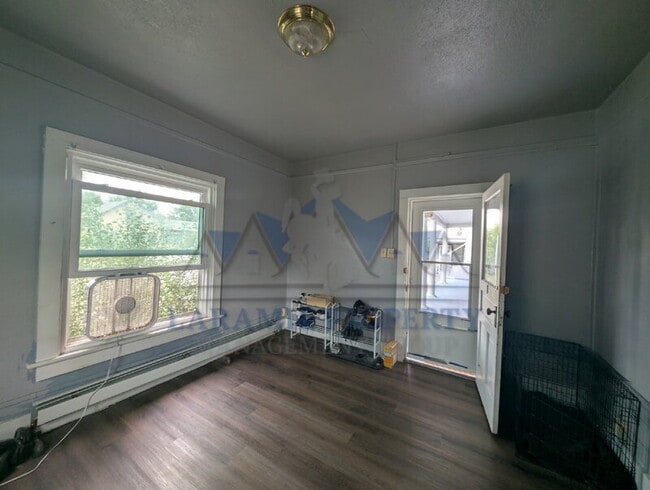 Building Photo - 505 E Sheridan St