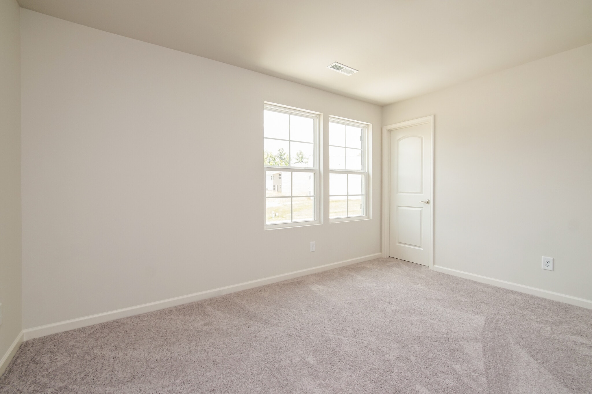 Building Photo - 1055 Manor Dr