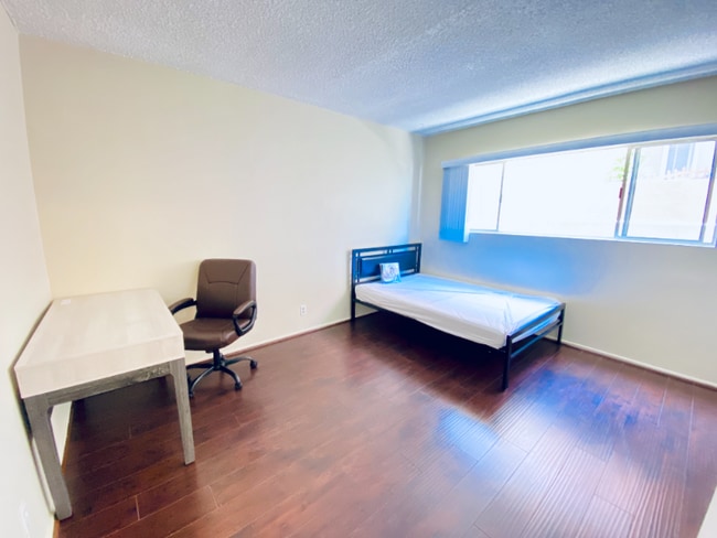 Building Photo - 1440 Centinela Ave