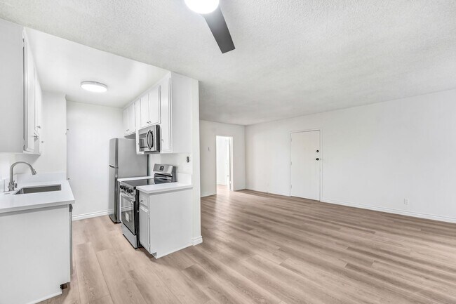 Building Photo - 824 Maple St