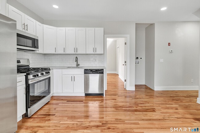 Building Photo - 10-12-12 Perry Hill Rd