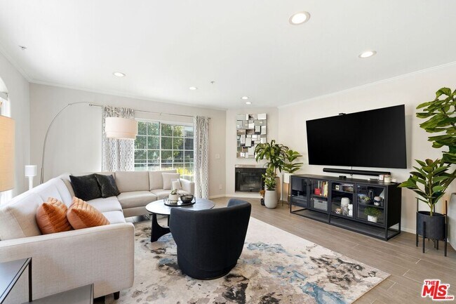 Building Photo - 1842 Greenfield Ave