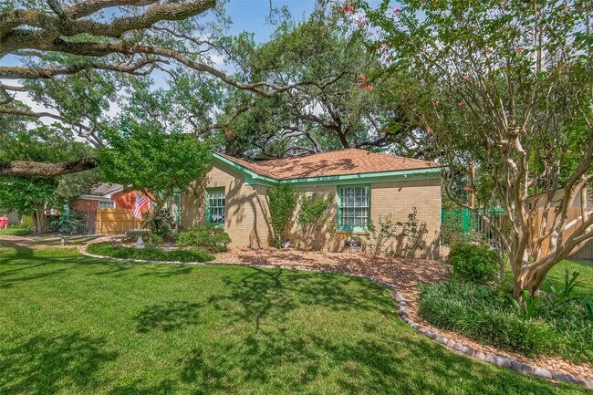 Building Photo - 407 Fairbanks St