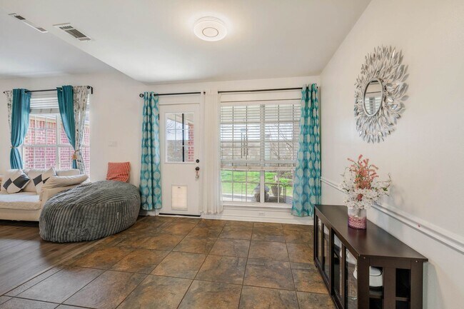 Building Photo - Beautiful 3/2 House in Edelweiss Estates! ...