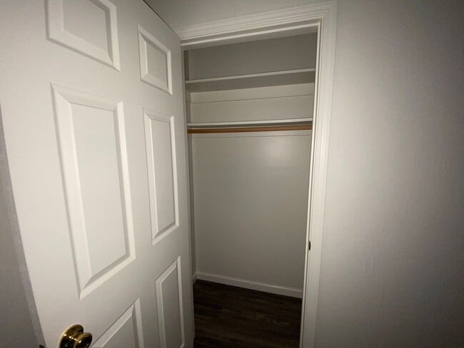 Building Photo - Lovely 3 Bedroom, 2 Bath House - Washer/Dryer, Dishwasher, Long Driveway, Fenced Backyard