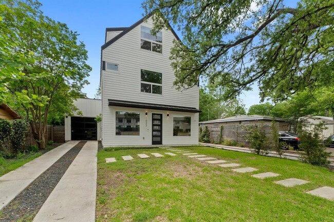 Building Photo - 1023 E 45th St