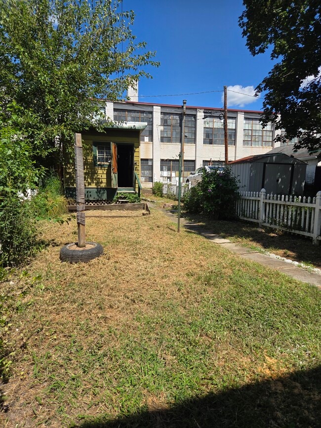 Building Photo - 405 South St