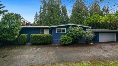 Building Photo - Beautifully Remodeled Bellevue Home in Prime Location