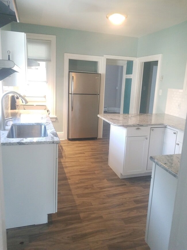 Building Photo - 16 S Church St