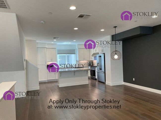 Building Photo - 1543 Longitude Dr