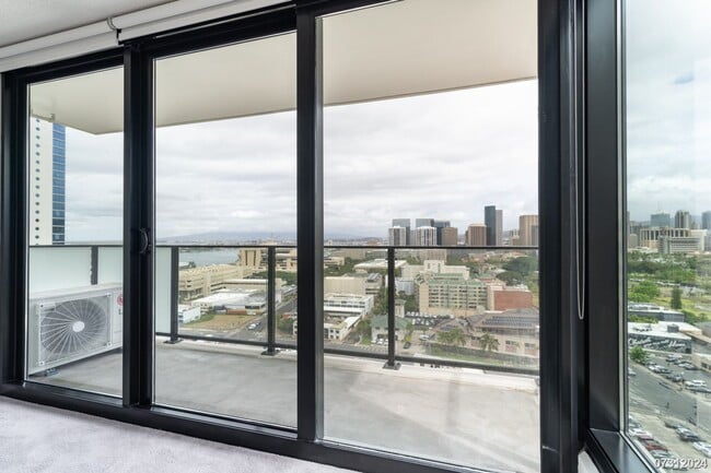 Building Photo - Highly desirable 2-bdrm, 2-bath, 1-pkg condo at Ililani in Kakaako