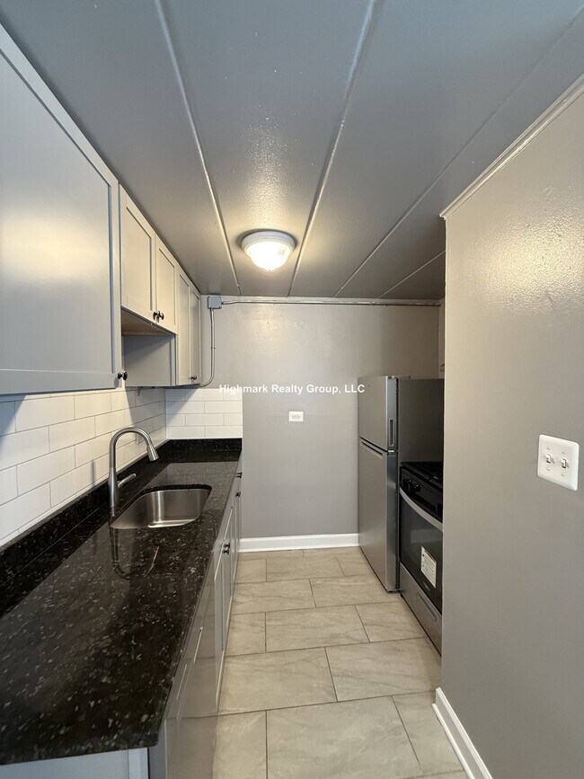 Building Photo - 9630 Ivanhoe Ave