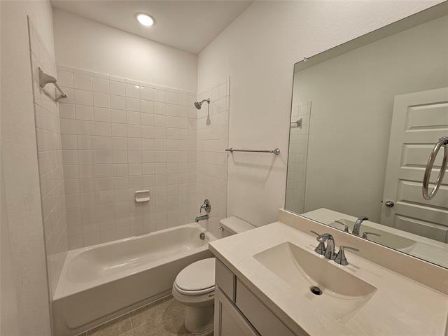 Building Photo - 3915 Chesapeake Ln