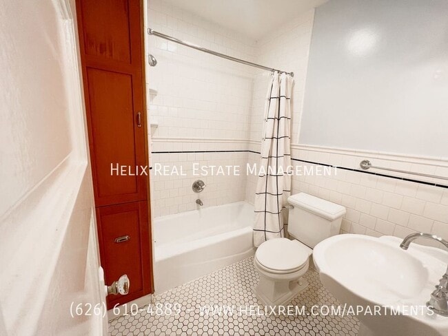 Building Photo - 1417 Grevelia St