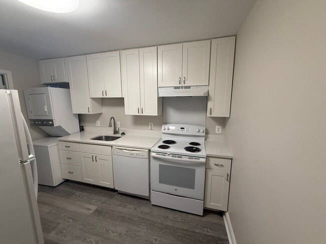 Building Photo - Spacious Ground Floor Condo in Silver Spring