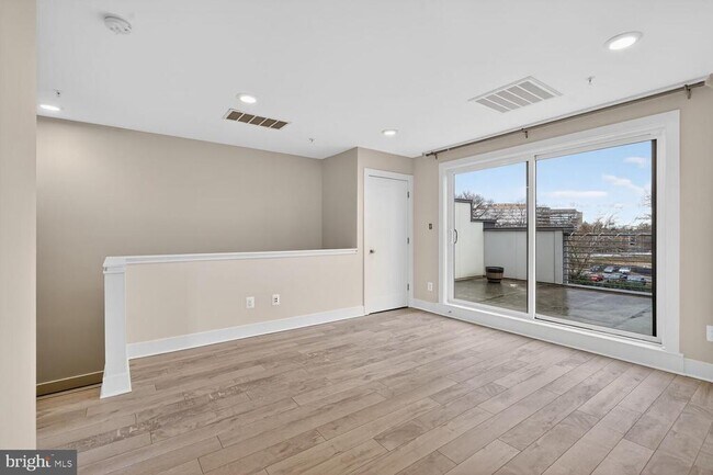 Building Photo - 10425 Fernwood Rd