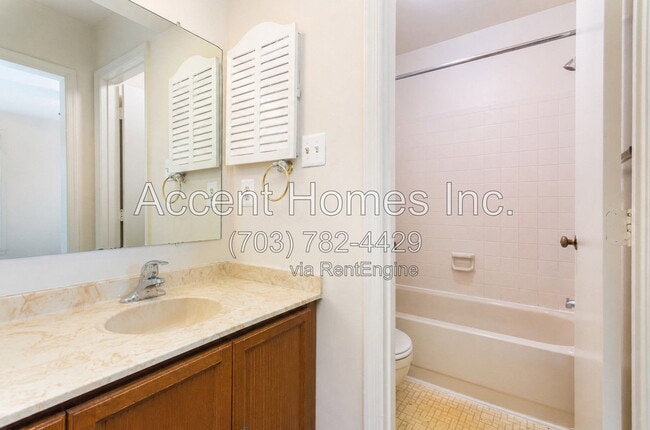 Building Photo - 2514 S Arlington Mill Dr