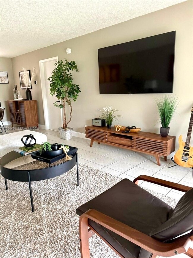 Building Photo - 210 Lakeview Dr