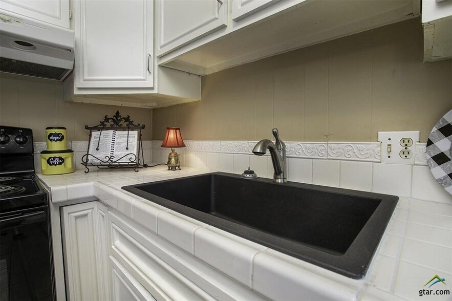 Designer single bowl sink - 1511 Milam Dr