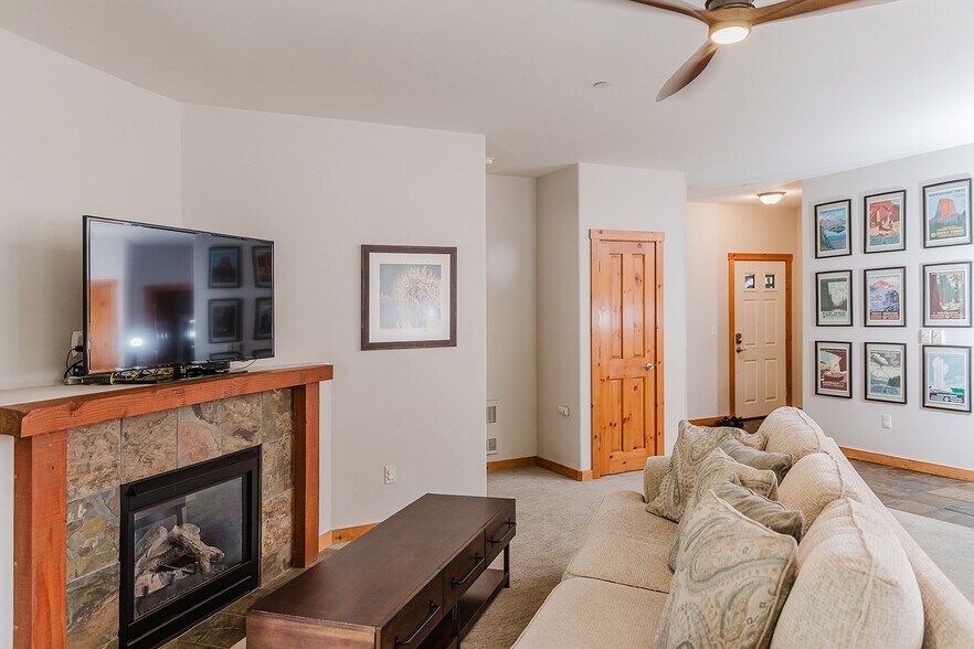 Building Photo - 10620 Boulders Rd