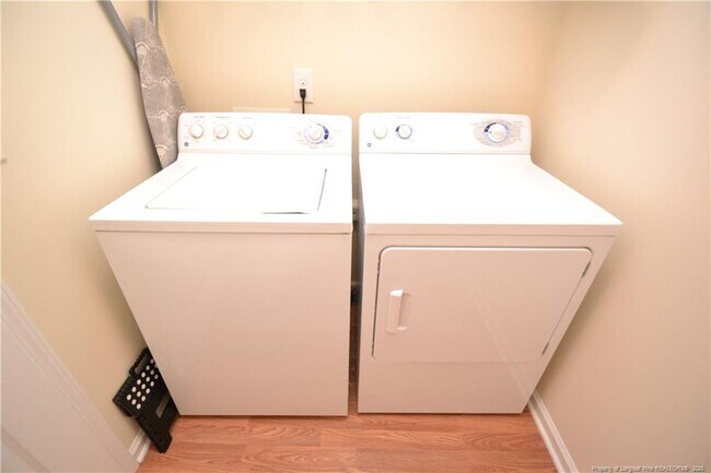 Building Photo - 3115 Manhasset Ln