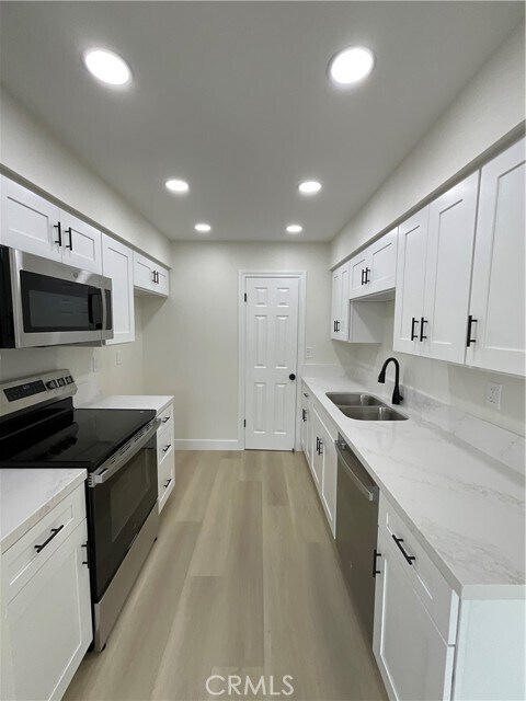 Building Photo - 9745 Port Royal Cir