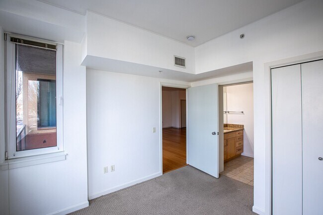 Building Photo - Sweet + secure 1/1 condo with parking, extra storage room + AC available now!
