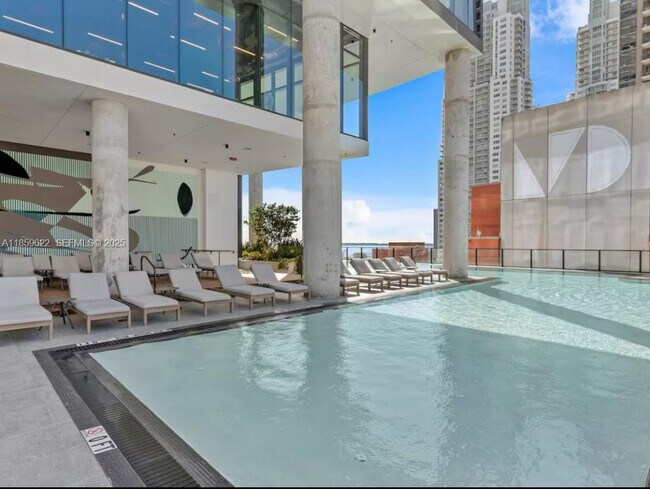 Building Photo - 398 NE 5th St