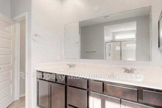 Building Photo - 6405 Kings Cyn Cv NE