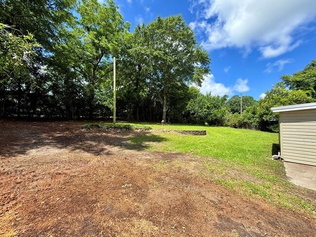 Building Photo - 309 Botts Ave