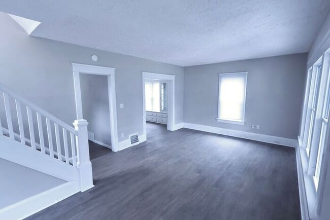 Building Photo - 893 Delia Ave