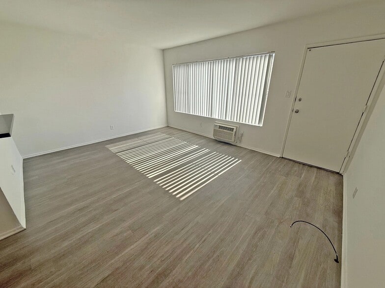 Building Photo - 3365 Keystone Av