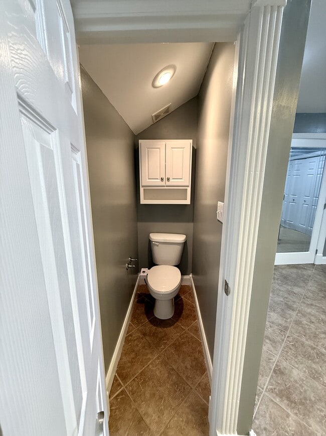 Building Photo - 98 Melrose Dr