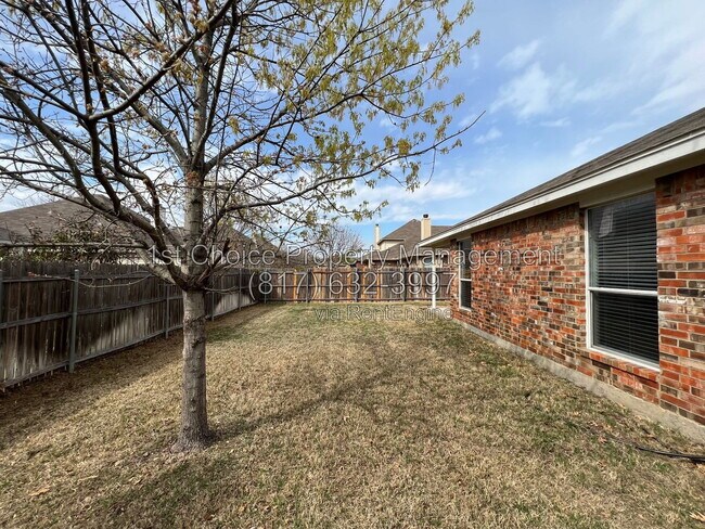 Building Photo - 405 Willow Vista Dr