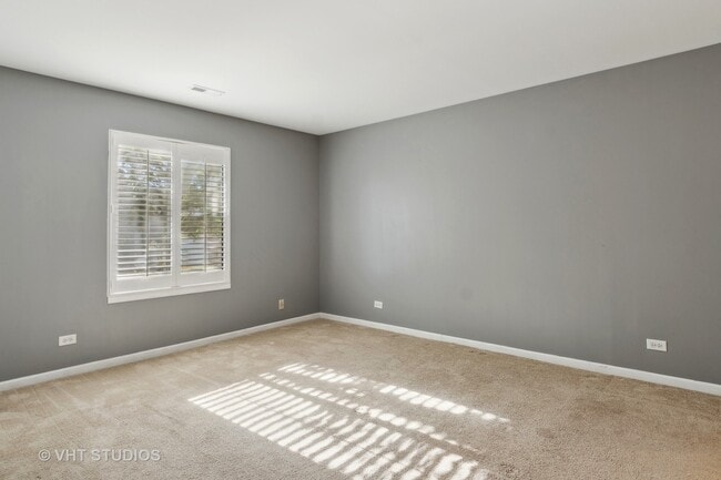 Building Photo - 375 Springlake Ln